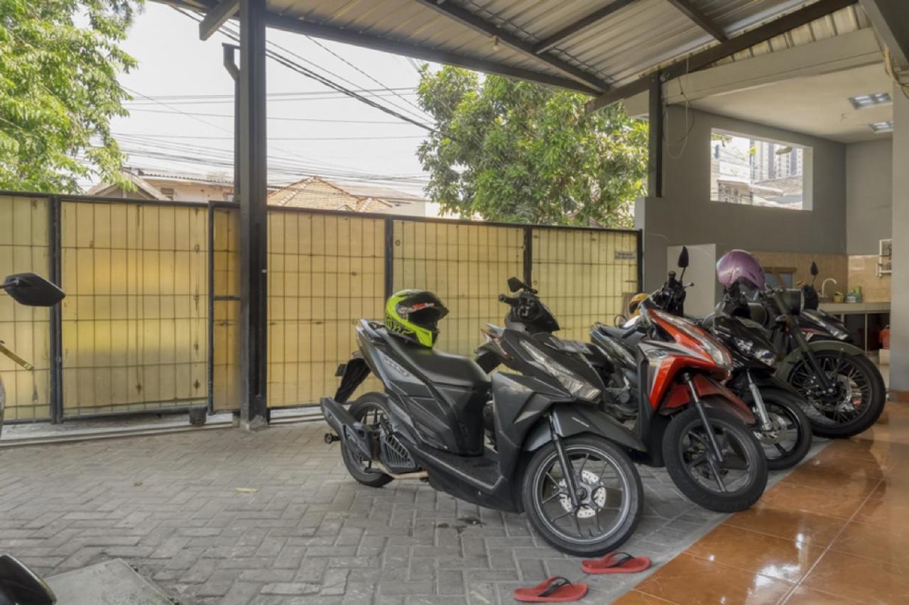 Reddoorz Near Widya Mandala University Σουραμπάγια Εξωτερικό φωτογραφία