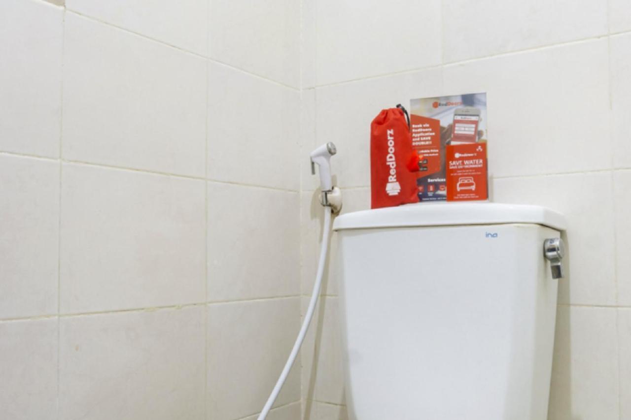 Reddoorz Near Widya Mandala University Σουραμπάγια Εξωτερικό φωτογραφία
