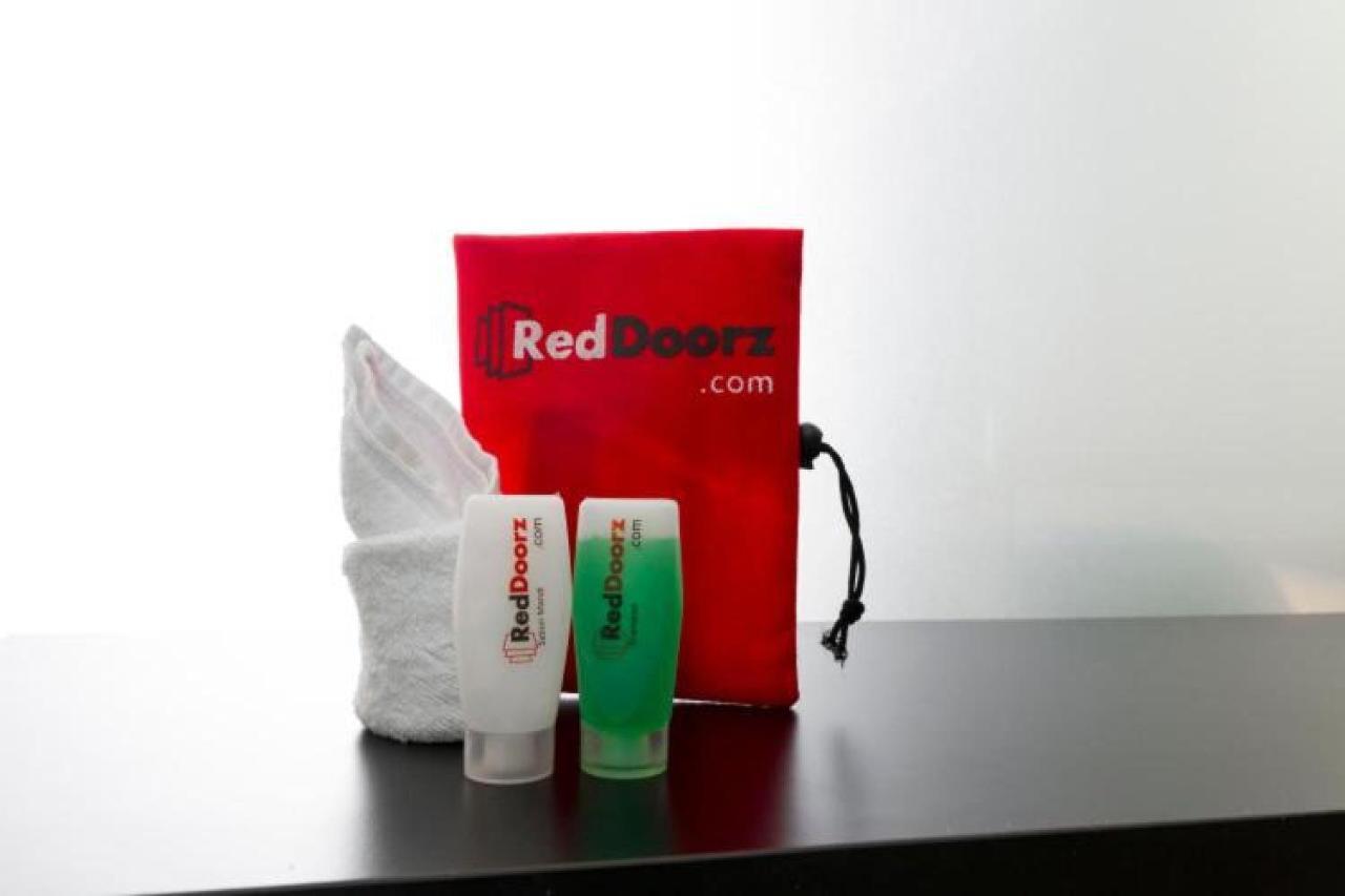 Reddoorz Near Widya Mandala University Σουραμπάγια Εξωτερικό φωτογραφία