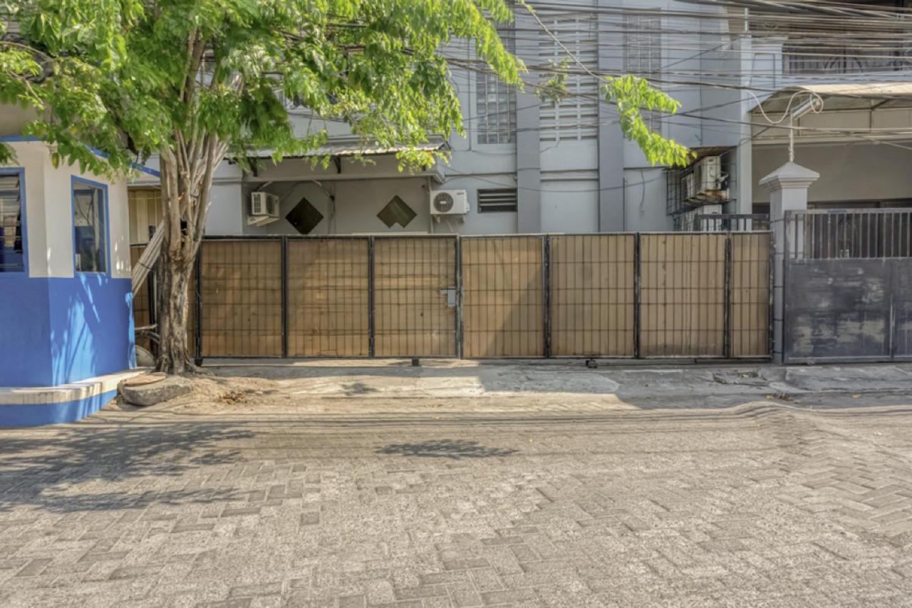 Reddoorz Near Widya Mandala University Σουραμπάγια Εξωτερικό φωτογραφία