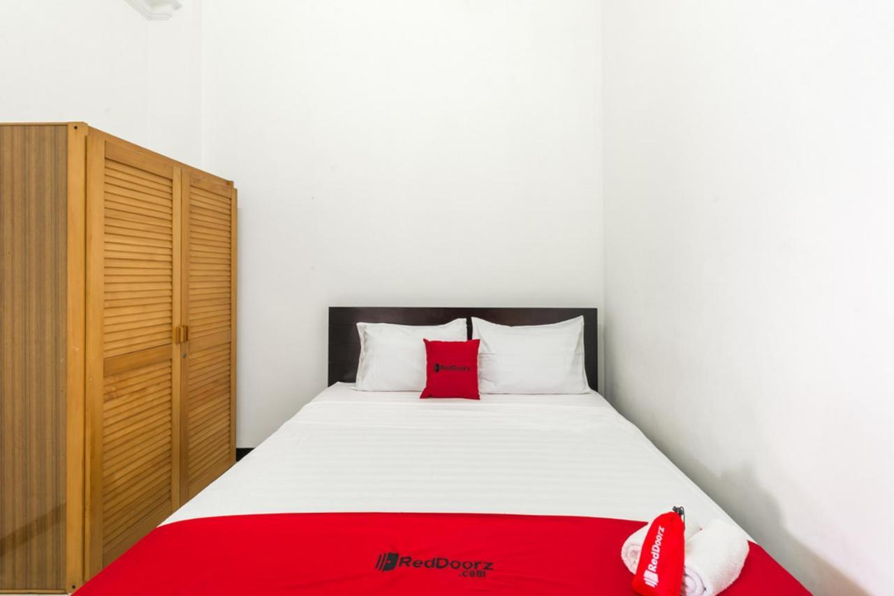 Reddoorz Near Widya Mandala University Σουραμπάγια Εξωτερικό φωτογραφία