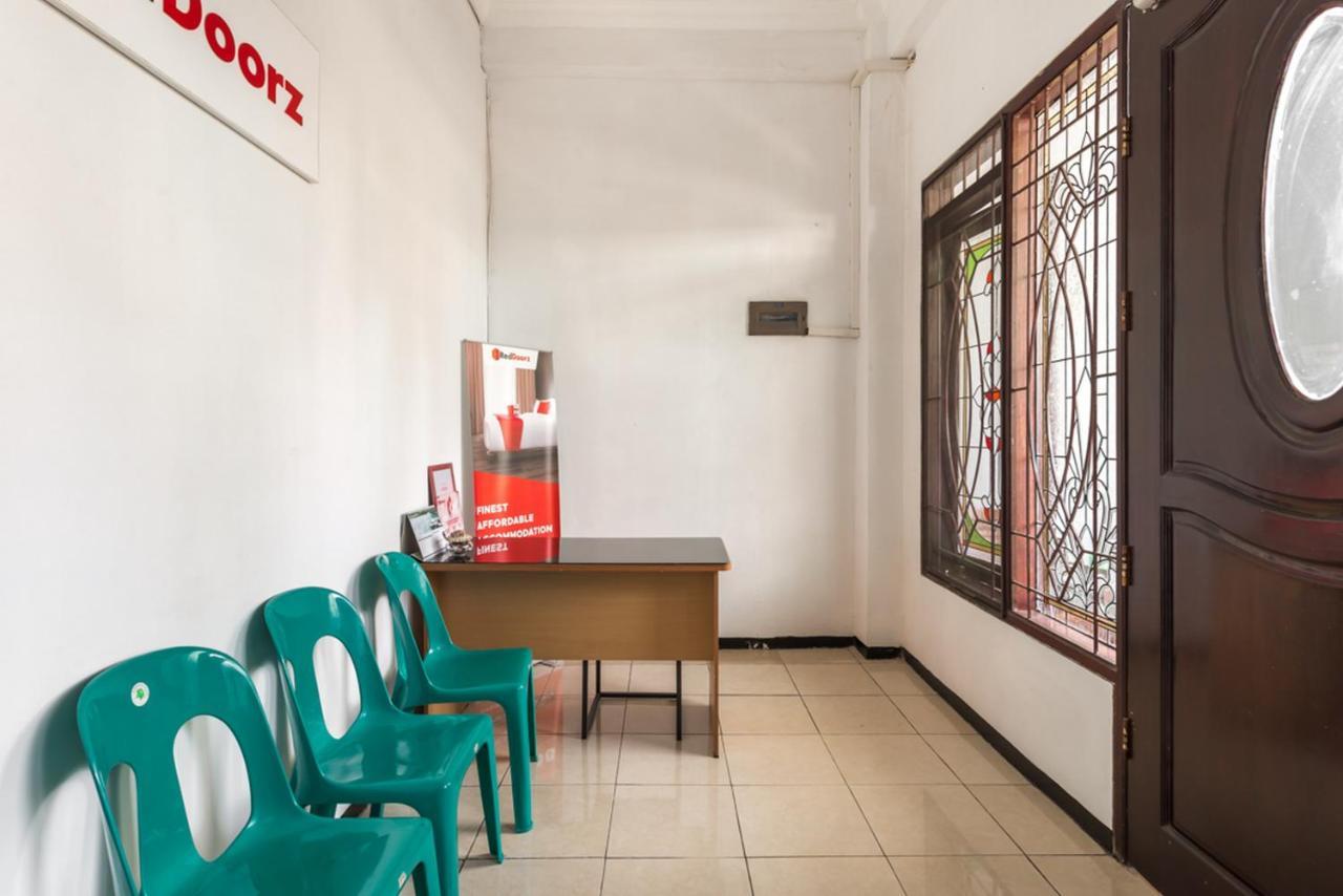 Reddoorz Near Widya Mandala University Σουραμπάγια Εξωτερικό φωτογραφία