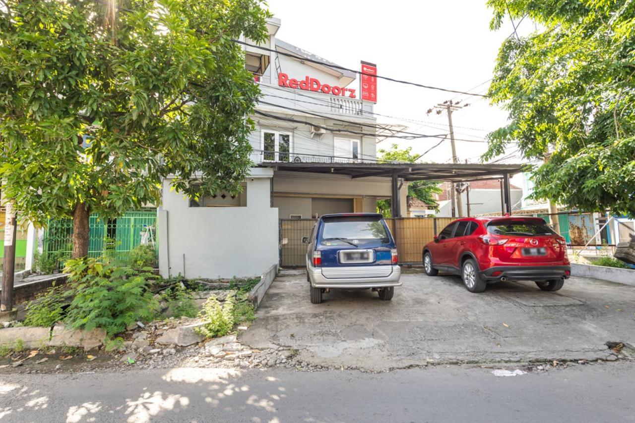 Reddoorz Near Widya Mandala University Σουραμπάγια Εξωτερικό φωτογραφία