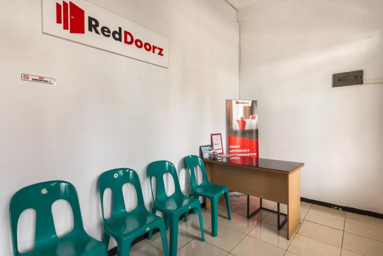 Reddoorz Near Widya Mandala University Σουραμπάγια Εξωτερικό φωτογραφία