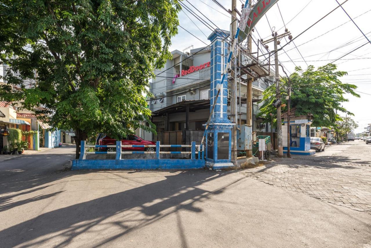 Reddoorz Near Widya Mandala University Σουραμπάγια Εξωτερικό φωτογραφία